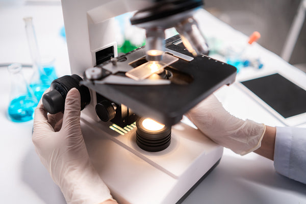 Lactoferrine et COVID, ce que la science nous a appris ces derniers mois